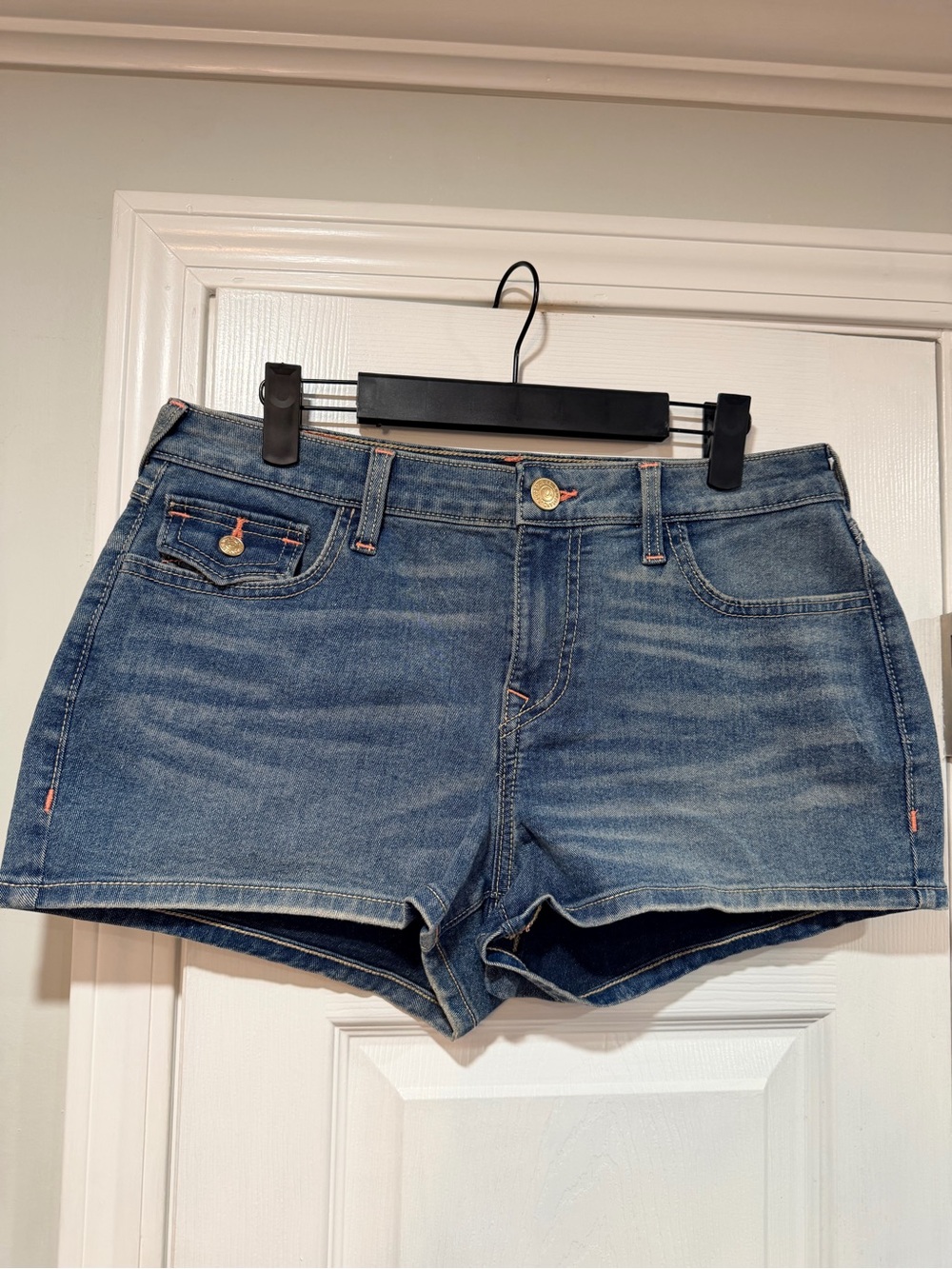 NWT True Religion Size 29 Jennie Mid Rise Curvy Denim Shorts Pink Stitch